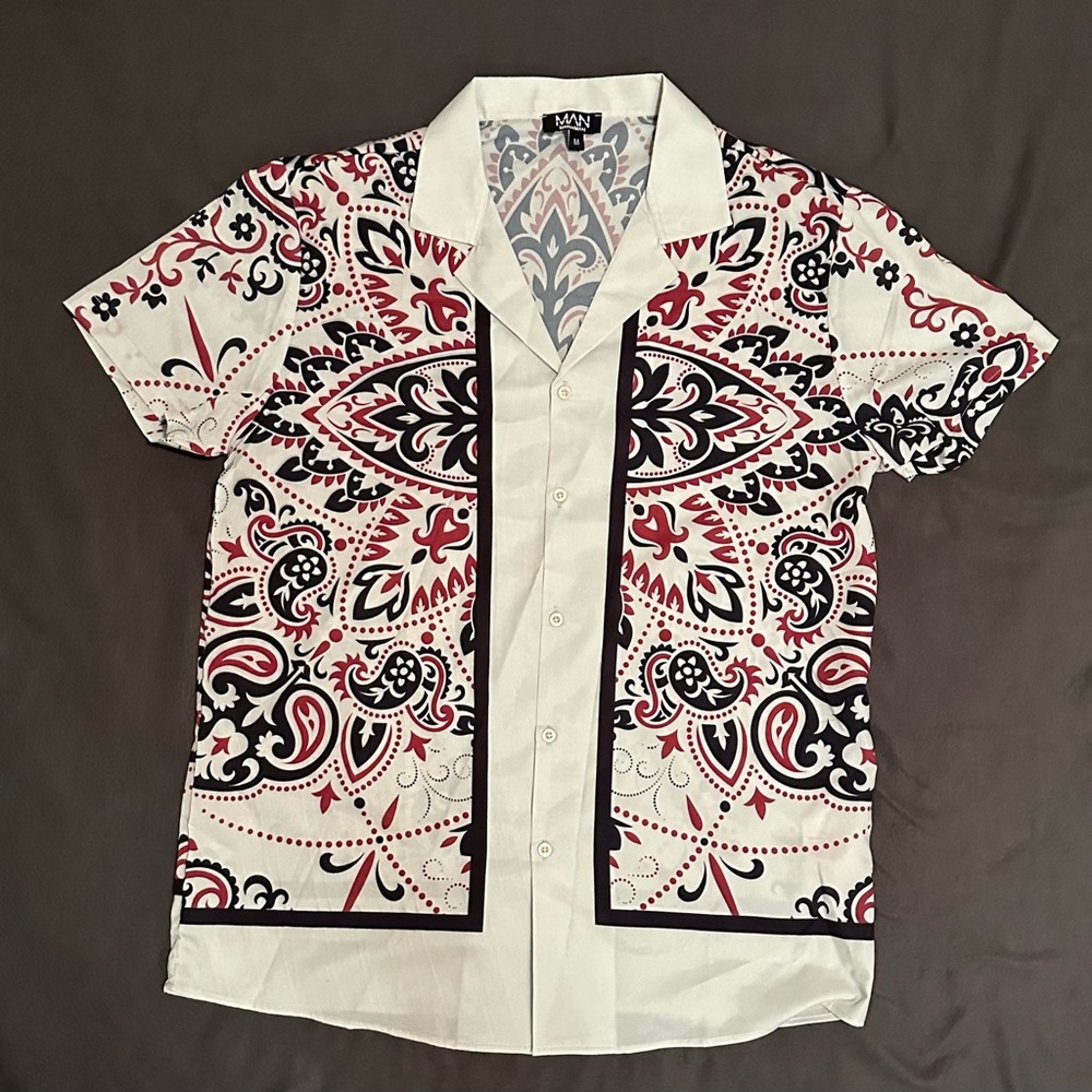 BoohooMAN Button down Paisley Shirt Men Medium NEW
